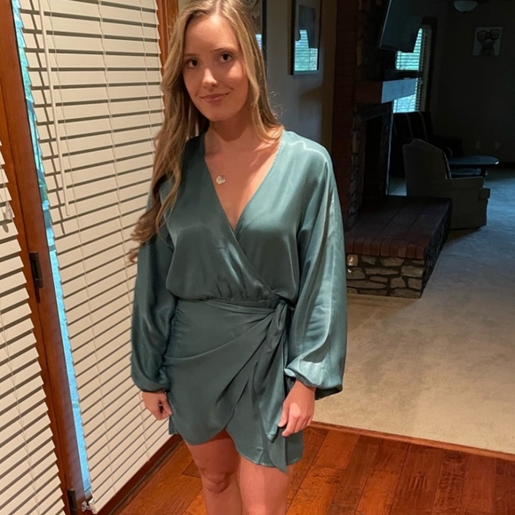 NWT* Zara Satin Effect Wrap Dress Green Mini - Picture 3 of 7